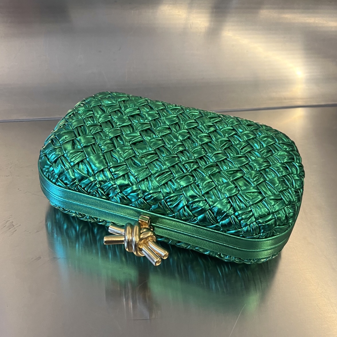 Knot Padded Intreccio Leather Clutch Green